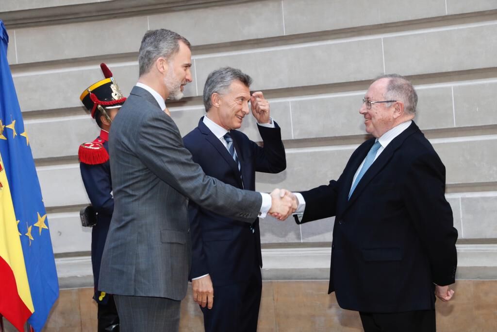 SM El Rey, el presidente de Argentina, Mauricio Macri, y el presidente de la Cámara de España, José Luis Bonet