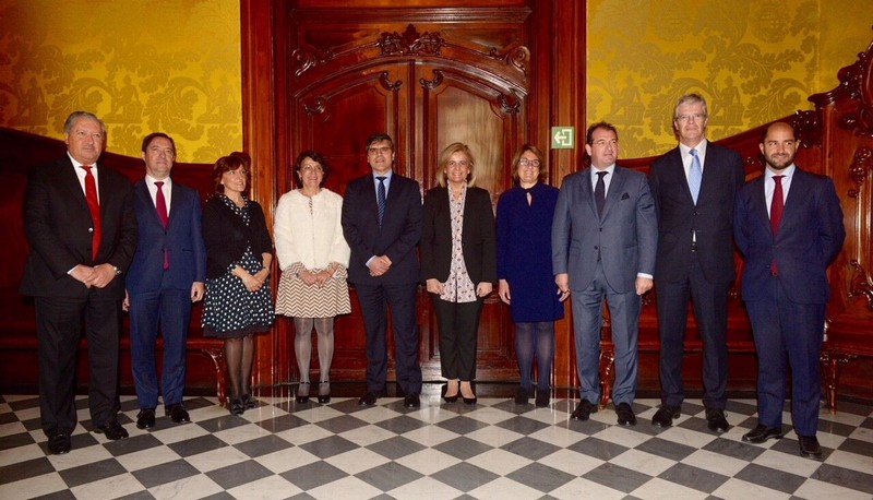 SEPE y la Cámara de España firman un convenio de colaboración para potenciar la  FP Dual en la empresa