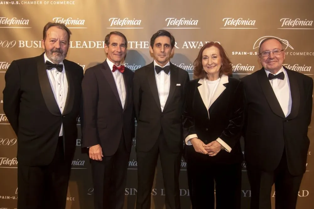 2019_annual_gala_business_leader_of_the_year_11-min_1-min.jpg