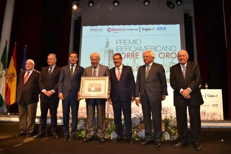 El presidente de la Cámara de España participa en la entrega del V Premio Iberoamericano Torre del Oro a Felipe González 