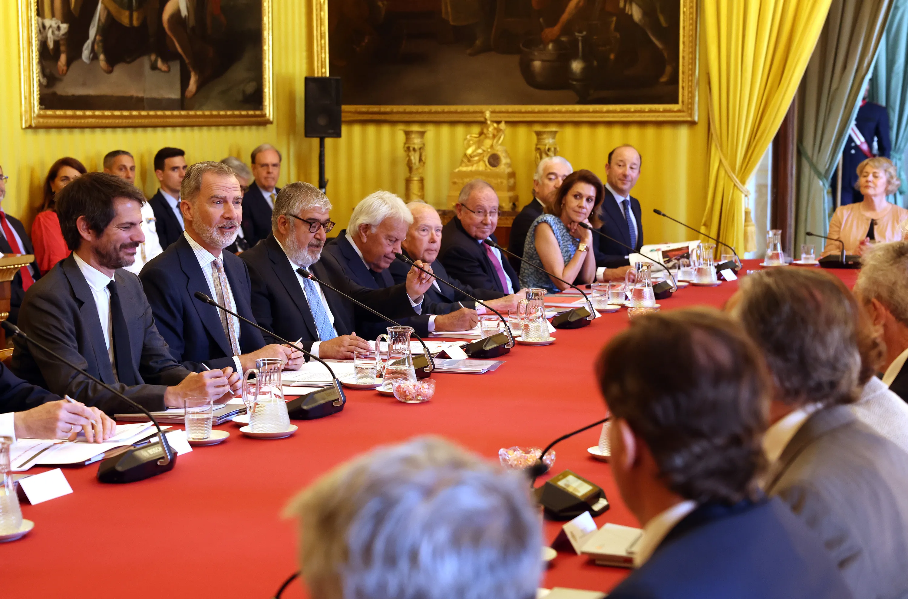 El presidente de Cámara de España participa en la reunión del Patronato del Real Instituto Elcano presidida por S.M. el Rey