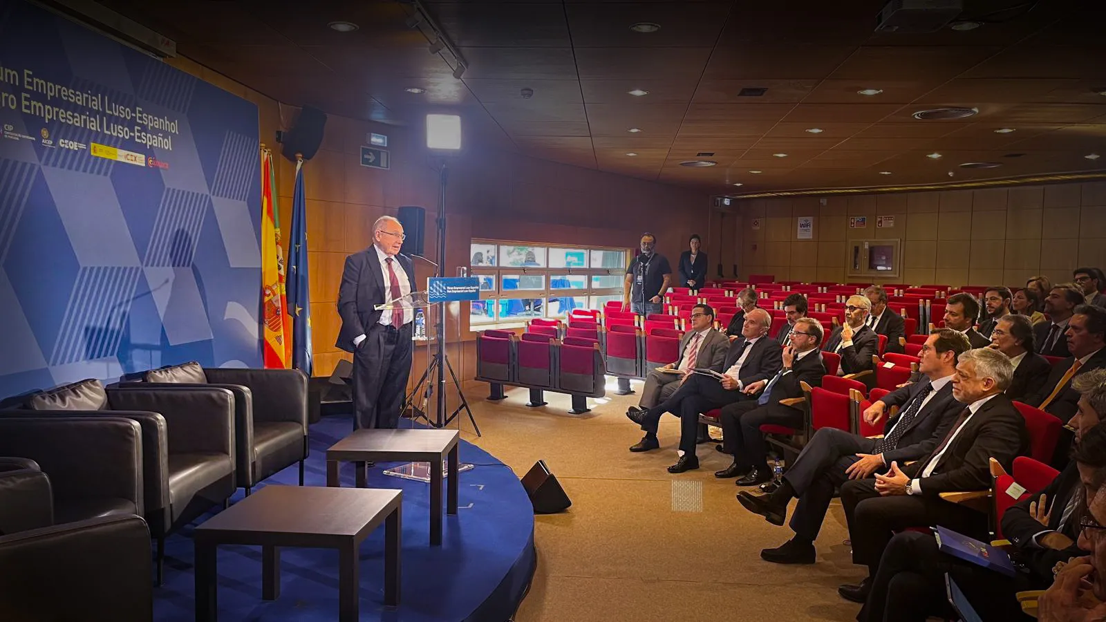 El presidente de Cámara de España defiende la necesidad de reforzar lazos económicos y empresariales con Portugal