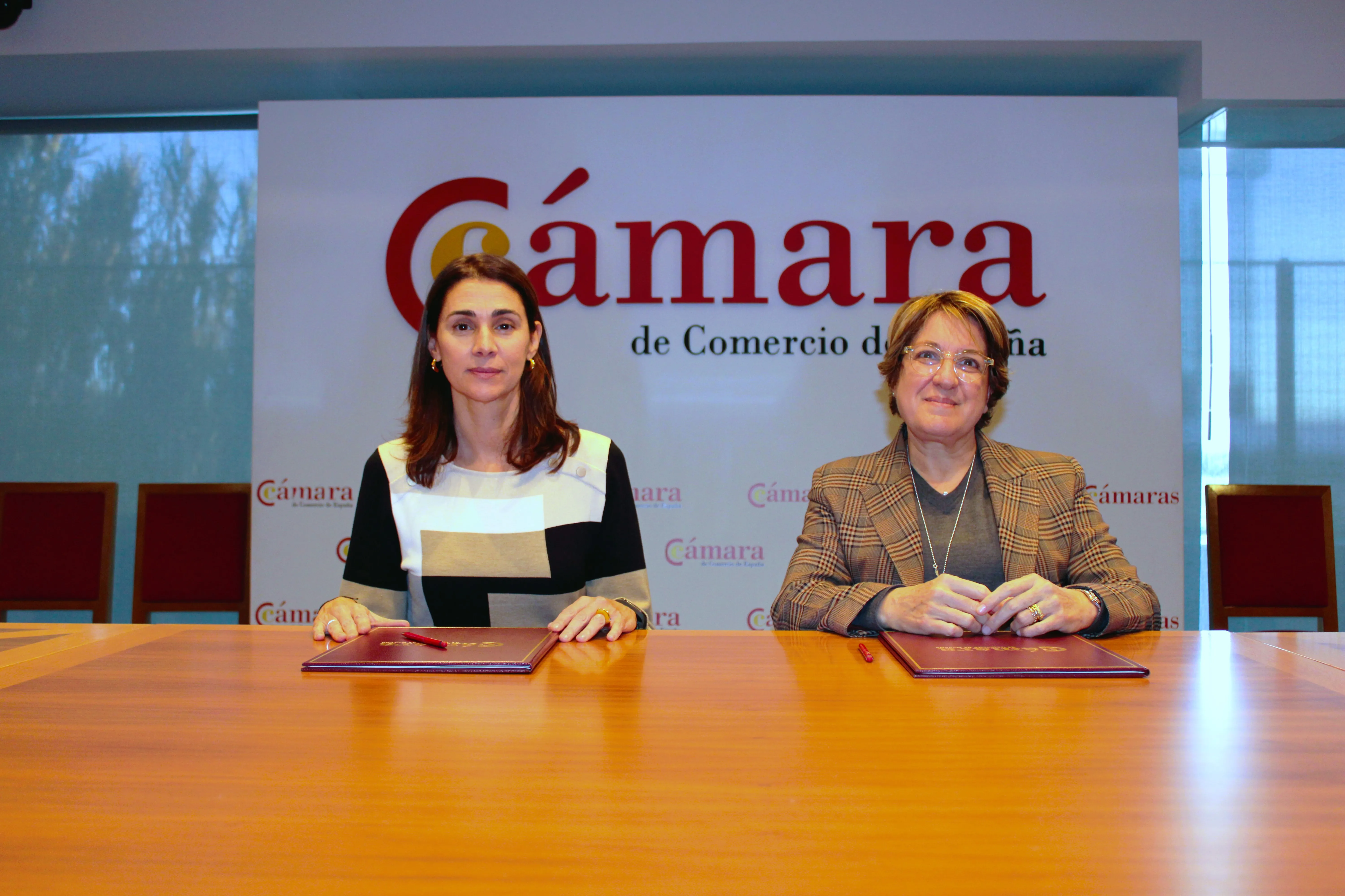 Cámara de España y CaixaBank Dualiza renuevan su convenio para impulsar la FP
