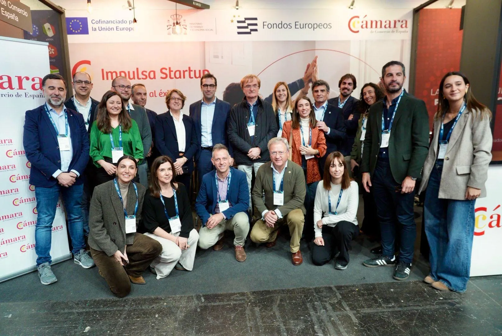 El ministro de Economía, Comercio y Empresa visita el estand de Cámara de España en 4YFN