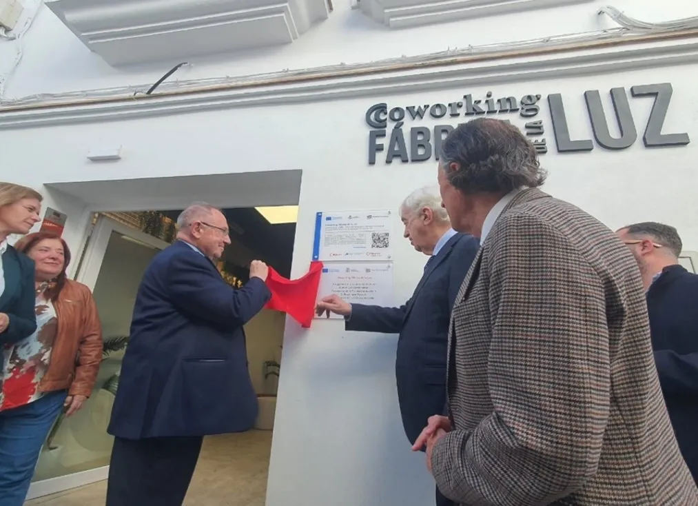 José Luis Bonet inaugura el coworking digital Fábrica de la Luz