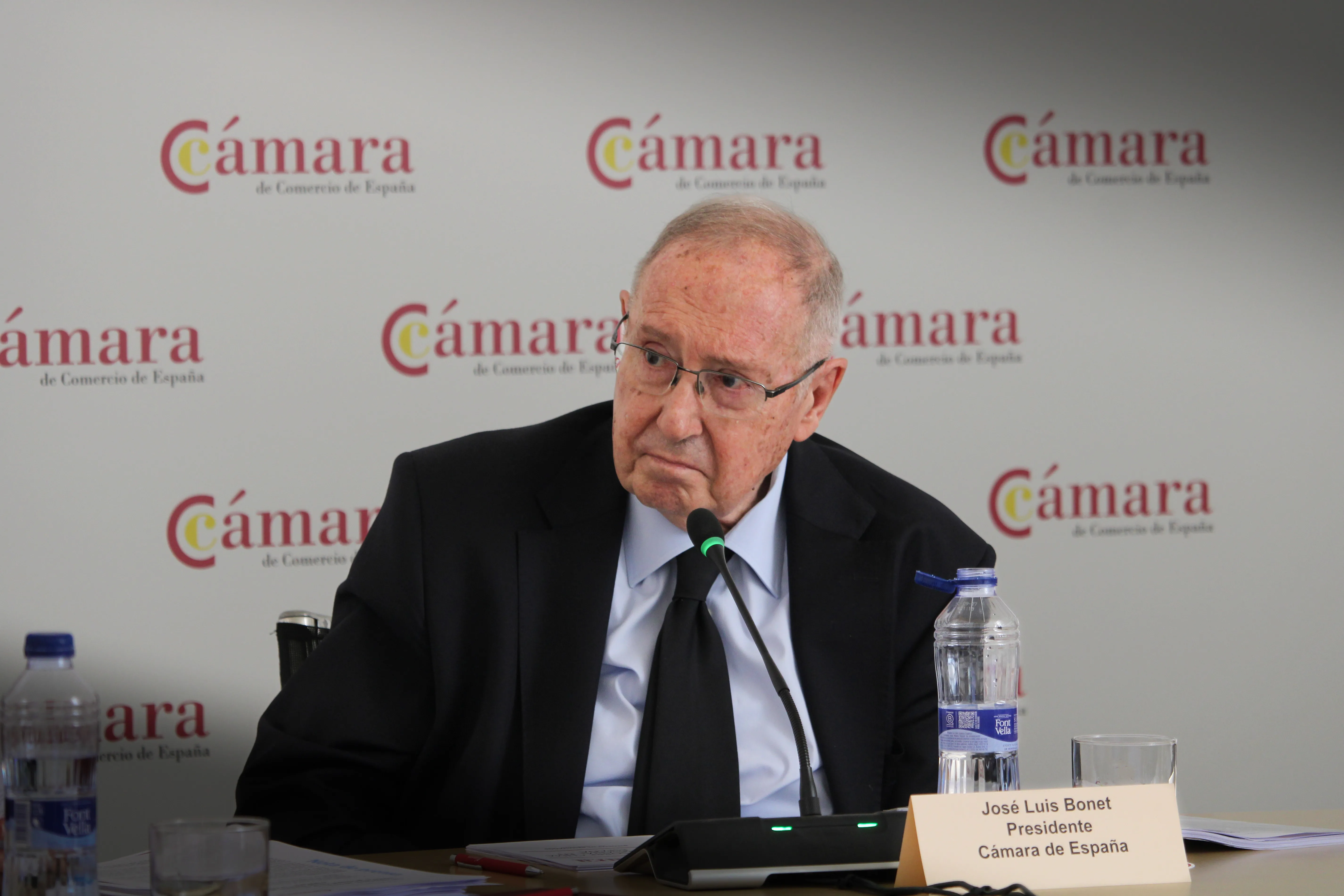 Las empresas perciben la situación política como el principal riesgo para la economía española