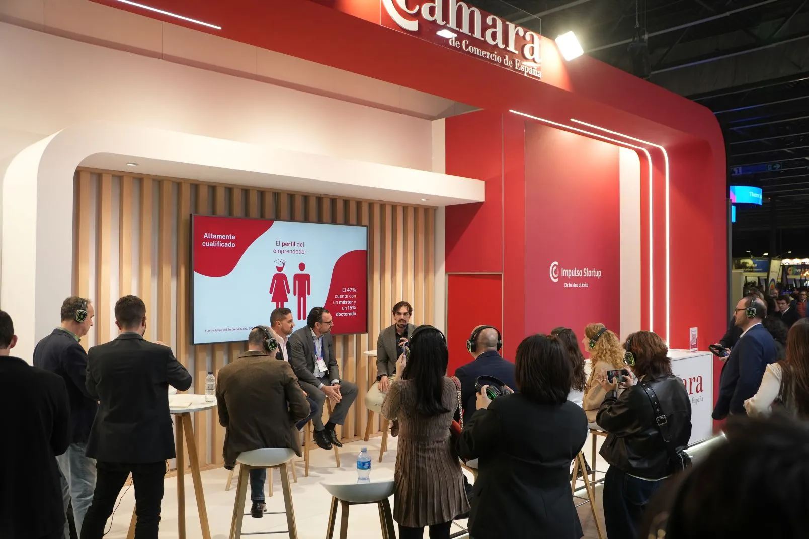 Ciclo de mesas redondas enel stand de Cámara de España