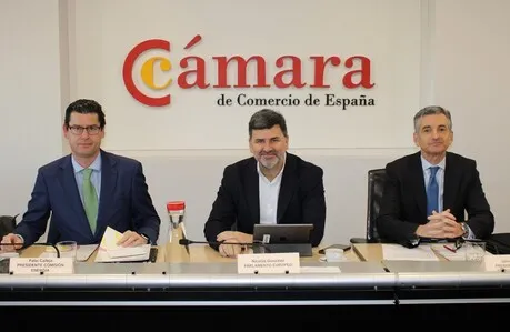 El eurodiputado Nicolás González explica la reforma del mercado eléctrico europeo en la Cámara de España