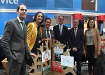 20-4la_ministra_de_industria_visita_stand_de_la_camara_de_espana.jpg